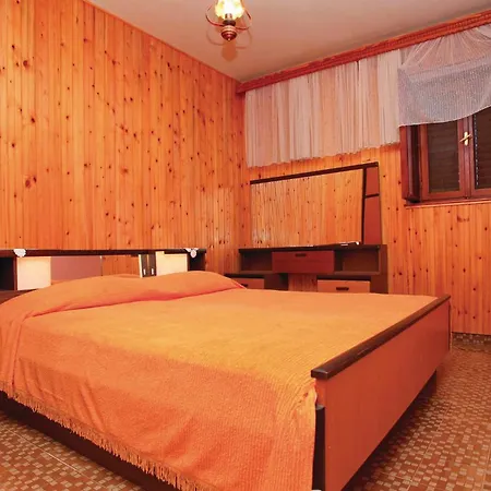 Holiday Home Prigradica Bb